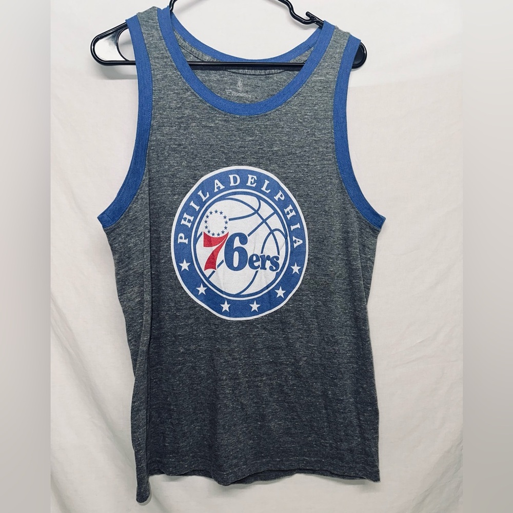 Philadelphia 76ers Fanatics Distressed NBA Team Logo‎ Tank - Ash